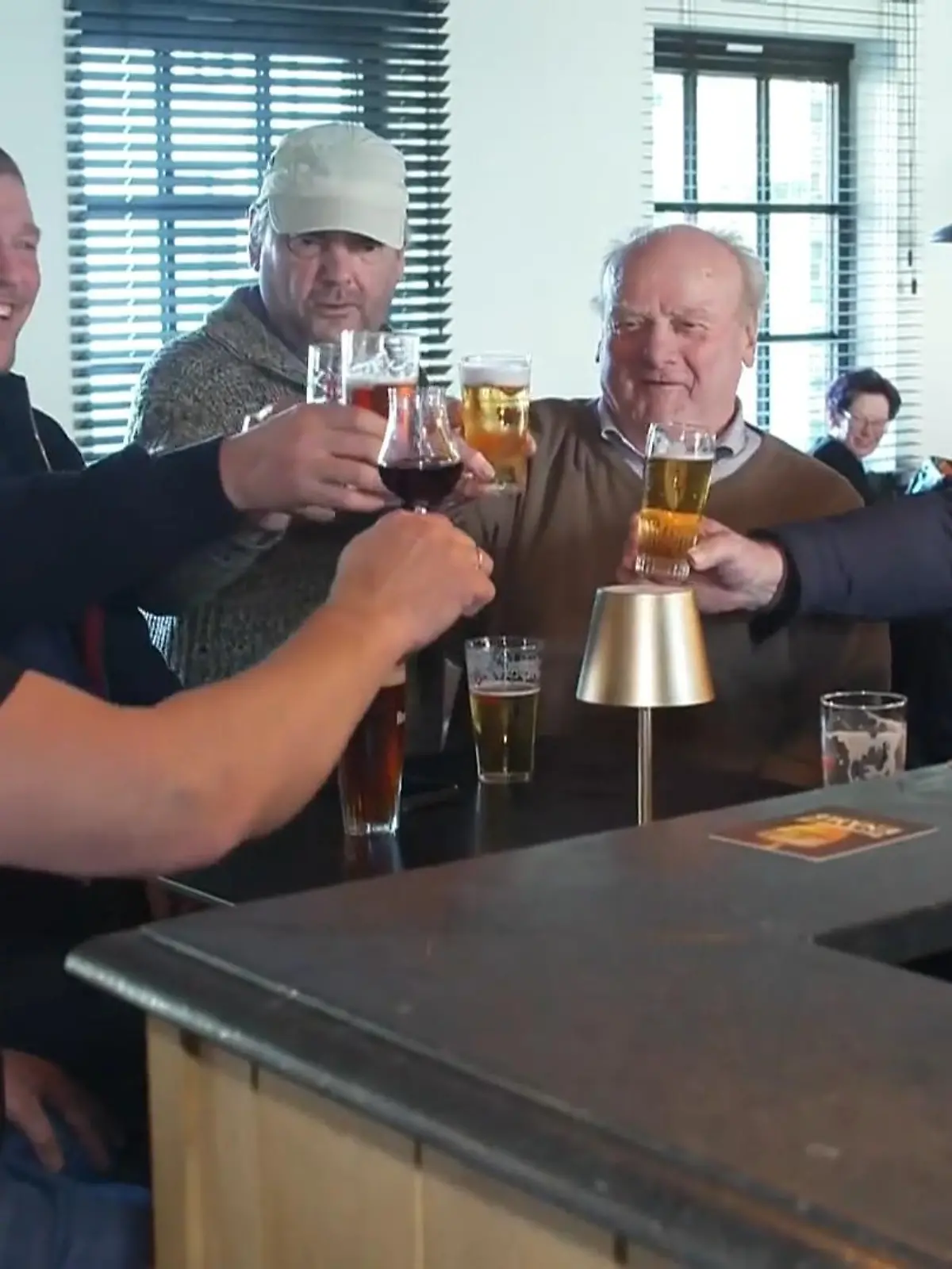 Bild zu: "Plötzlich gibt es 21 Mulitmillionäre im Dorf"