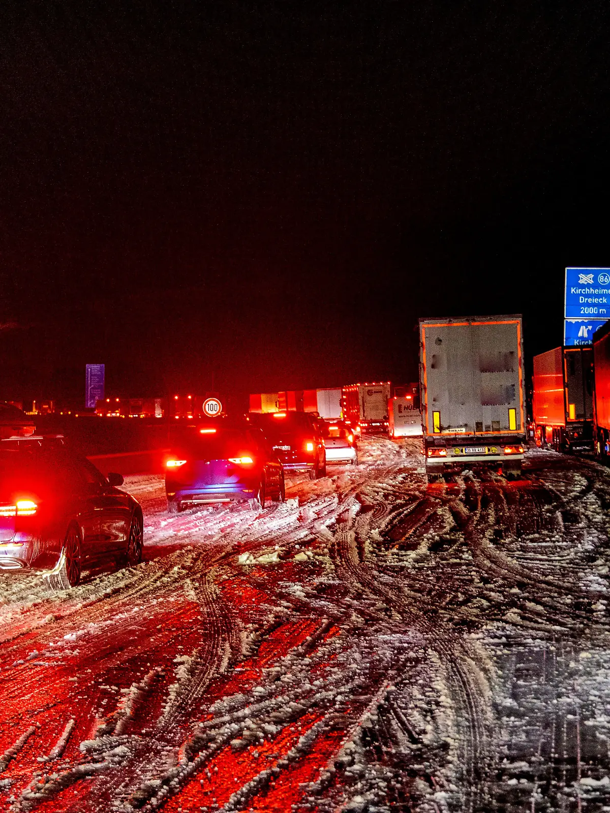 Wintereinbruch auf der A7