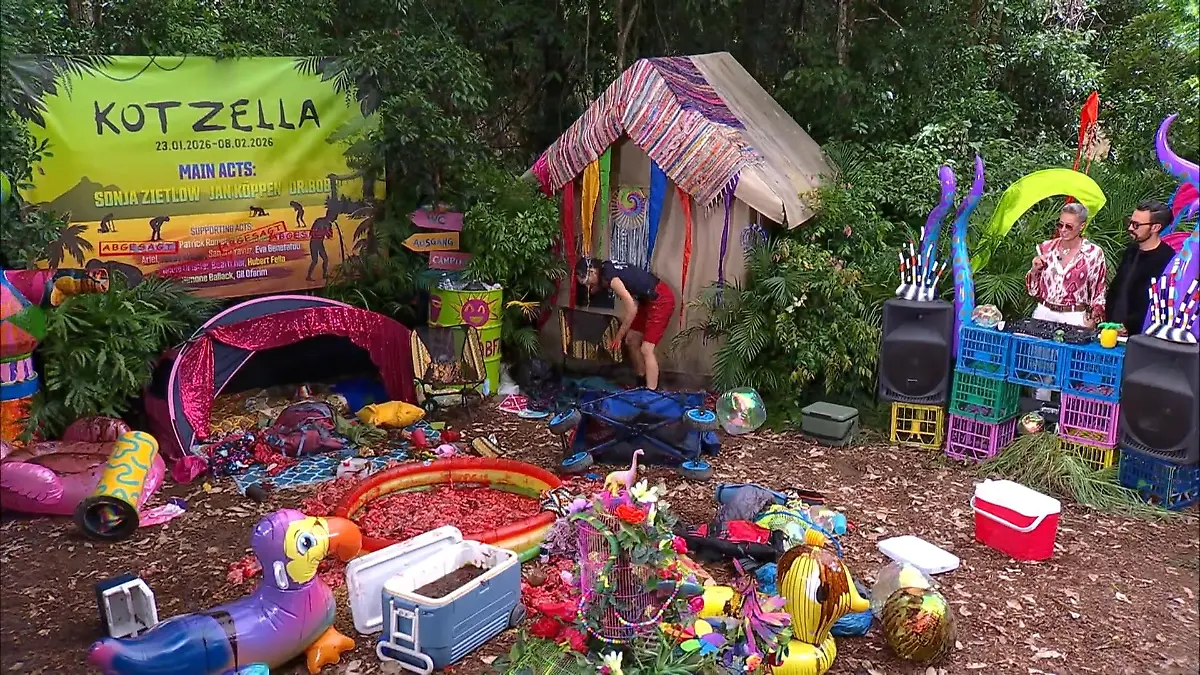 Dschungelcamp-2026-Samira-Yavuz-Simone-Ballack-und-Hardy-Kr-ger-m-ssen-auf-dem-Kotzella-Festival-antanzen
