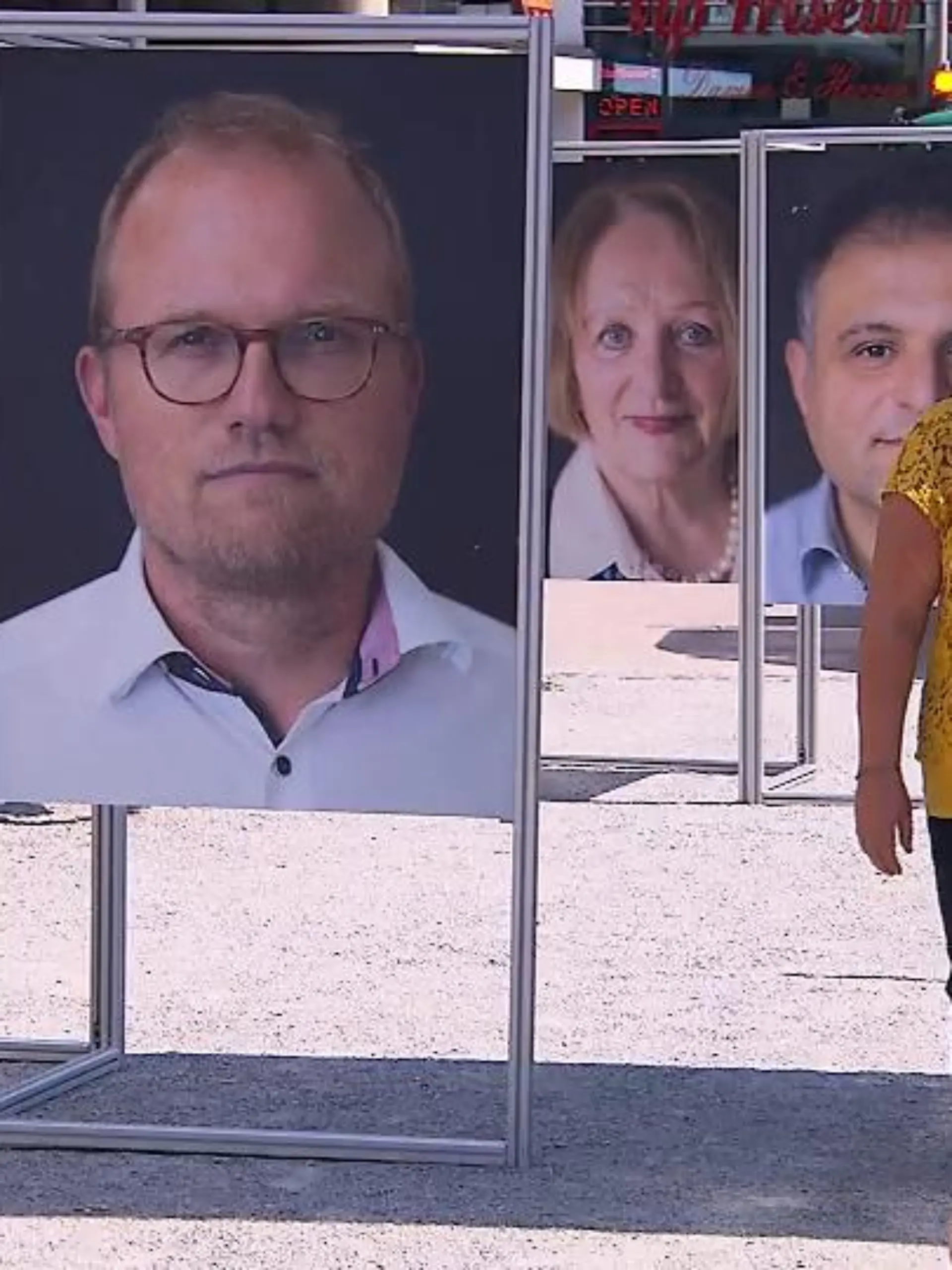 Ilena Katz von der Jüdischen Gemeinde in Kassel steht im Visier von Rechtsextremen. Eine Wanderausstellung vom Weißen Ring und Correctiv porträtiert Betroffene