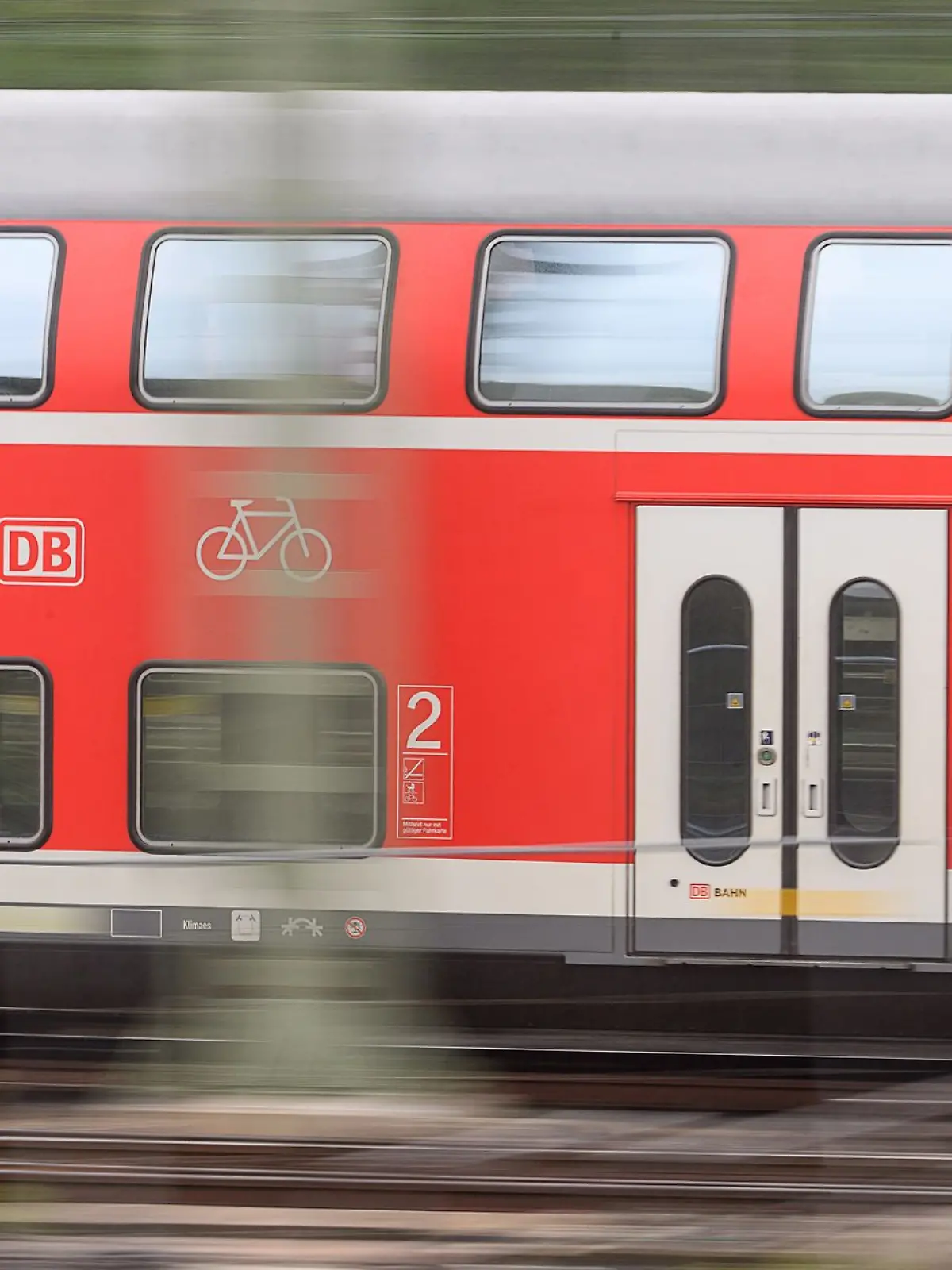 Bild zu: "Schon wieder! Schwarzfahrer attackiert Zugbegleiterin"