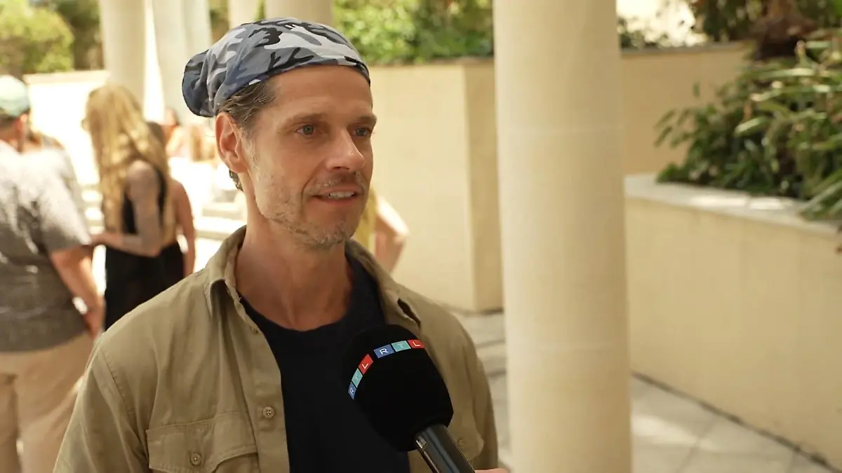 Jetzt packt er alles aus! Stephen Dürr war jede Nacht NACKT im Camp Nicht nur unter der Dschungel-Dusche