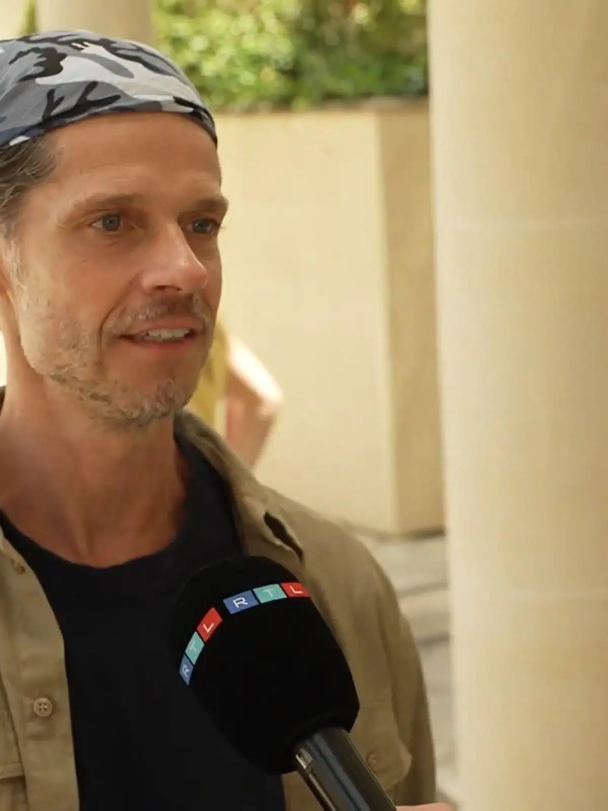 Bild zu: "Jetzt packt er alles aus! Stephen Dürr war jede Nacht NACKT im Camp"