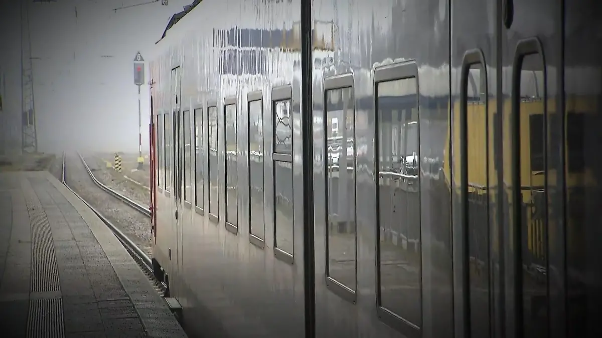 Brutaler Angriff im Regionalexpress: Zugbegleiter Serkan C. (†36) ist tot! Schwarzfahrer schlägt zu