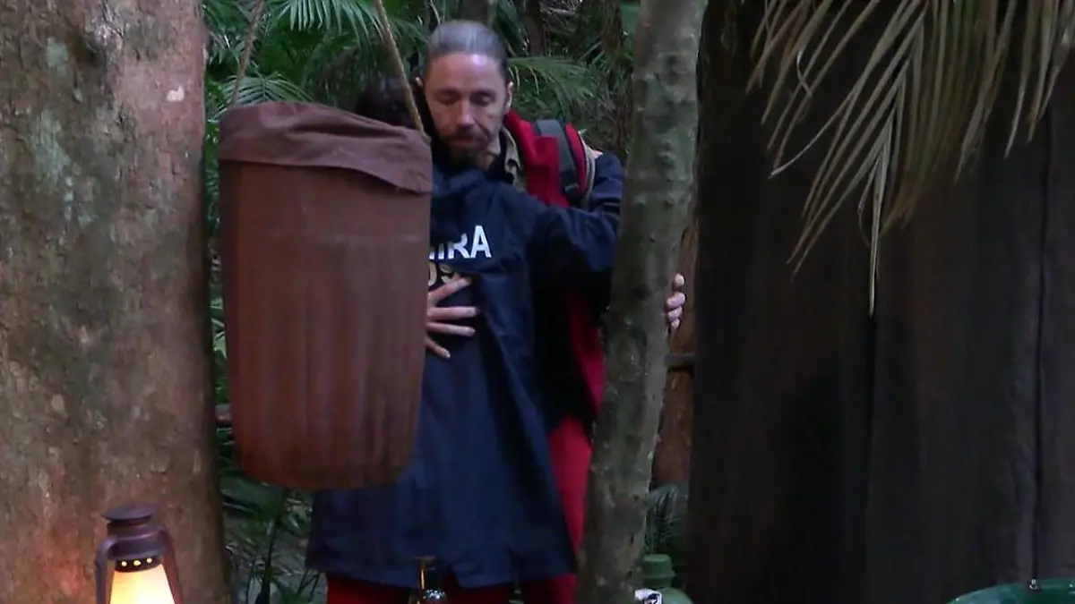 Gils erster Dschungel-Morgen nach dem Horror-Sturz! SIE nimmt ihn direkt in den Arm Exklusive Preview auf Tag 13