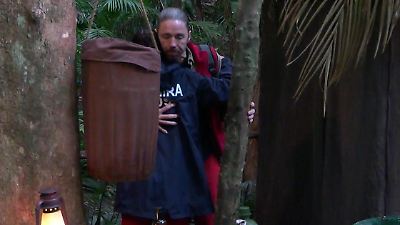 Dschungelcamp 2026: Gils erster Morgen nach dem Horror-Sturz! SIE nimmt ihn direkt in den Arm