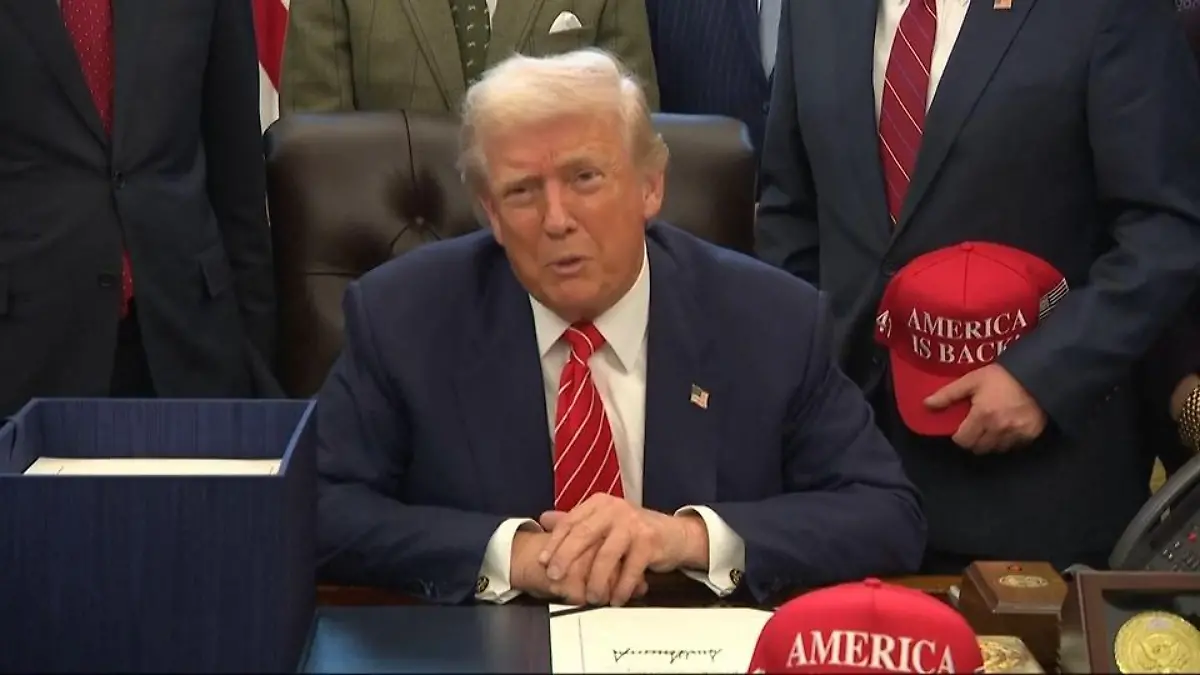 Trump in Epstein-Affäre – jetzt stellt er sich als Opfer dar! Erst Selbstmitleid, dann verbale Entgleisung