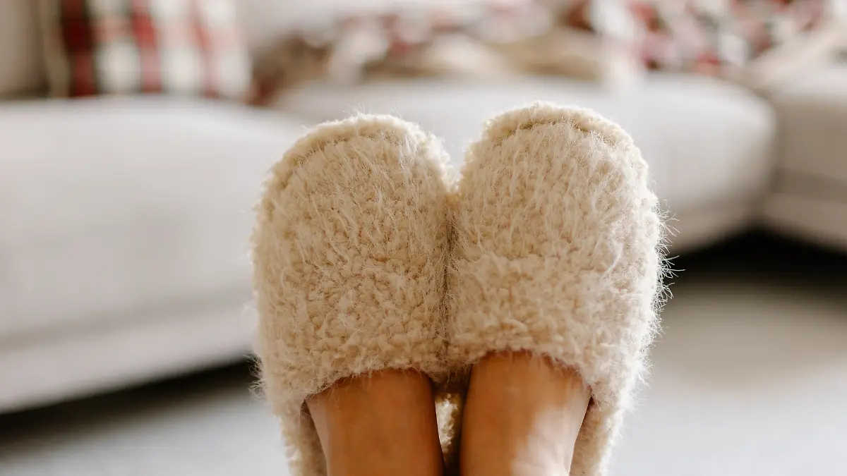 slipper-mit-kuschel-faktor-diese-modelle-wollen-wir-gar-nicht-mehr-ausziehen