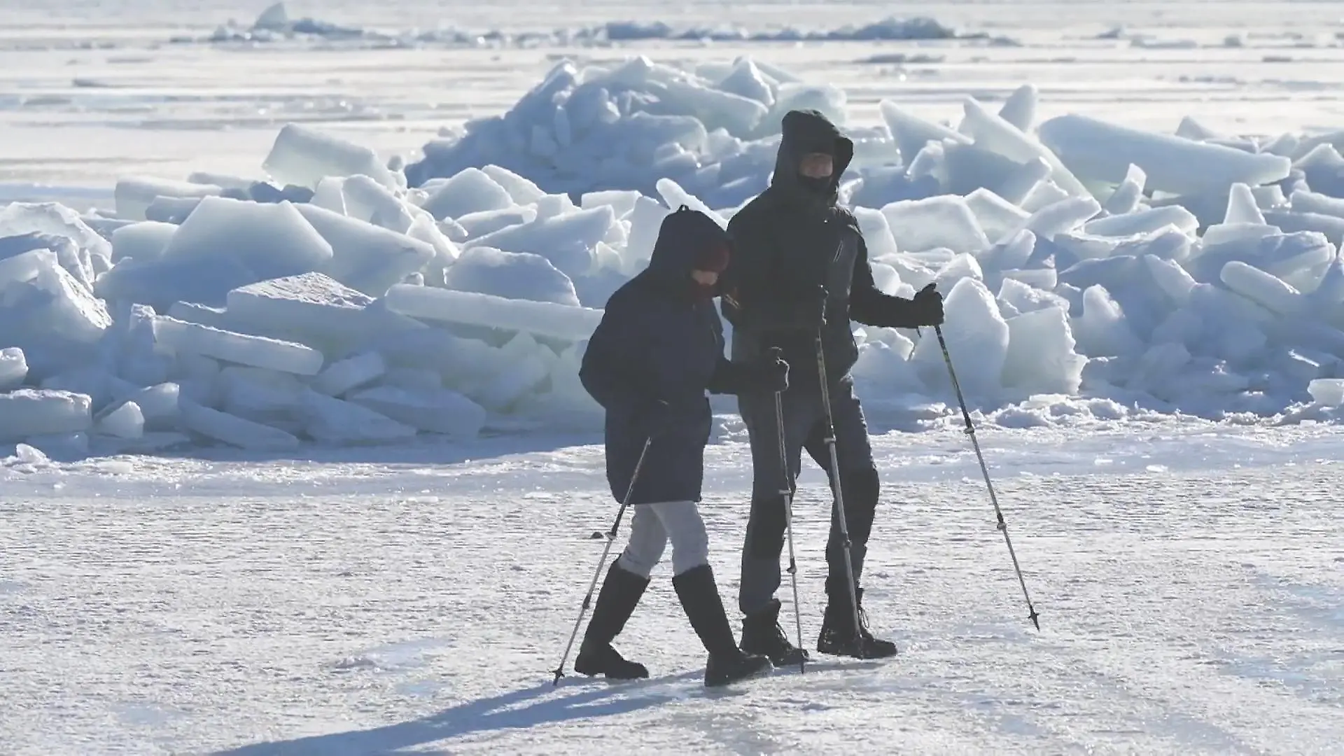 Überall Eisschollen! Ostsee gleicht der Arktis Teilweise zugefroren