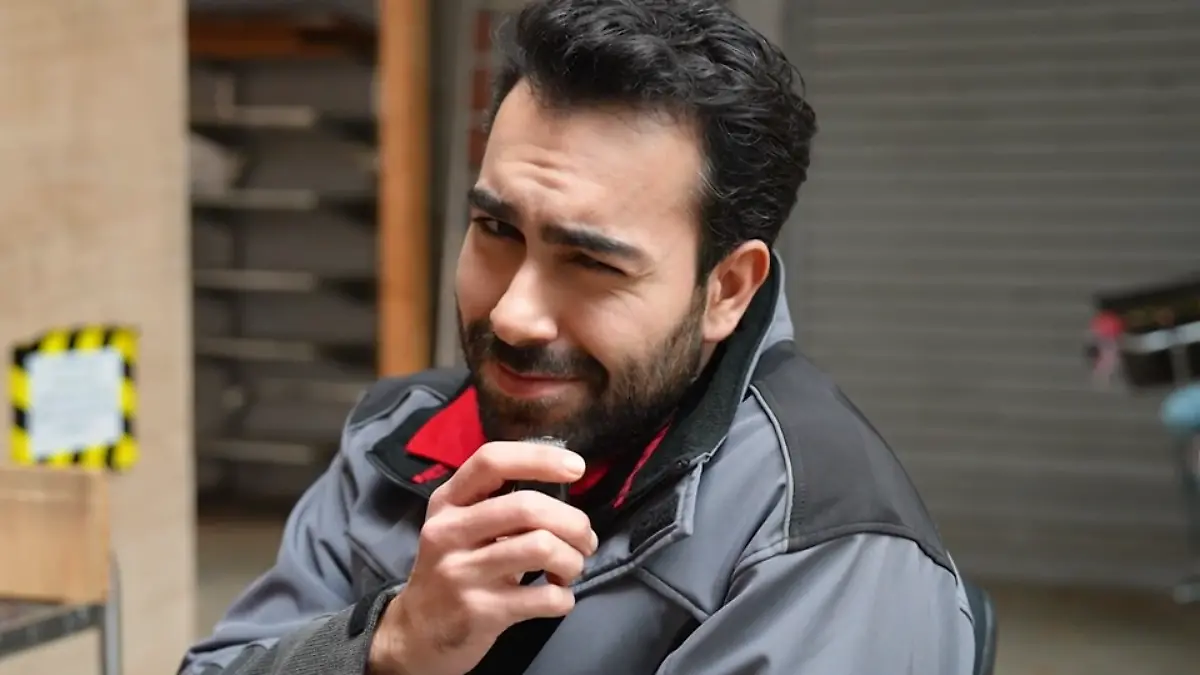 Schauspieler Metehan Demiröz gibt uns eine Antwort auf die Frage, ob seine Rolle Baris womöglich auf Easy geschossen hat.