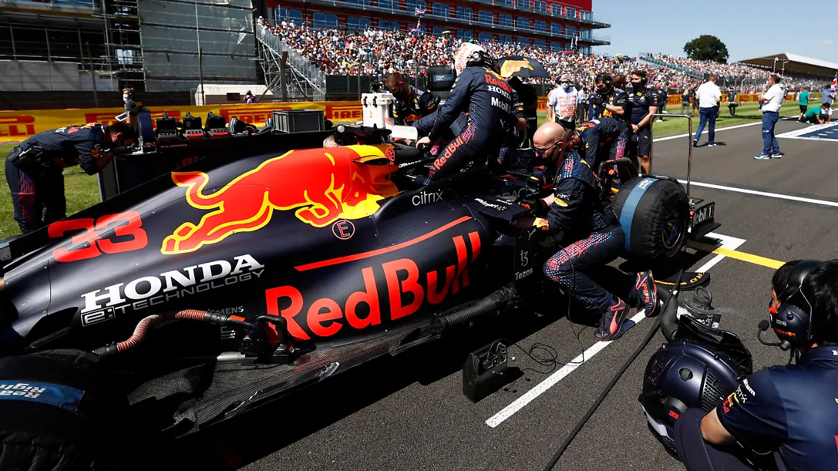 Formula 1 2021: British GP SILVERSTONE CIRCUIT, UNITED KINGDOM - JULY 18: Max Verstappen, Red Bull Racing RB16B, on the grid during the British GP at Silverstone Circuit on Sunday July 18, 2021 in Northamptonshire, United Kingdom. Photo by Andy Hone / LAT Images Images PUBLICATIONxINxGERxSUIxAUTxHUNxONLY GP2110_132830_ONY7999