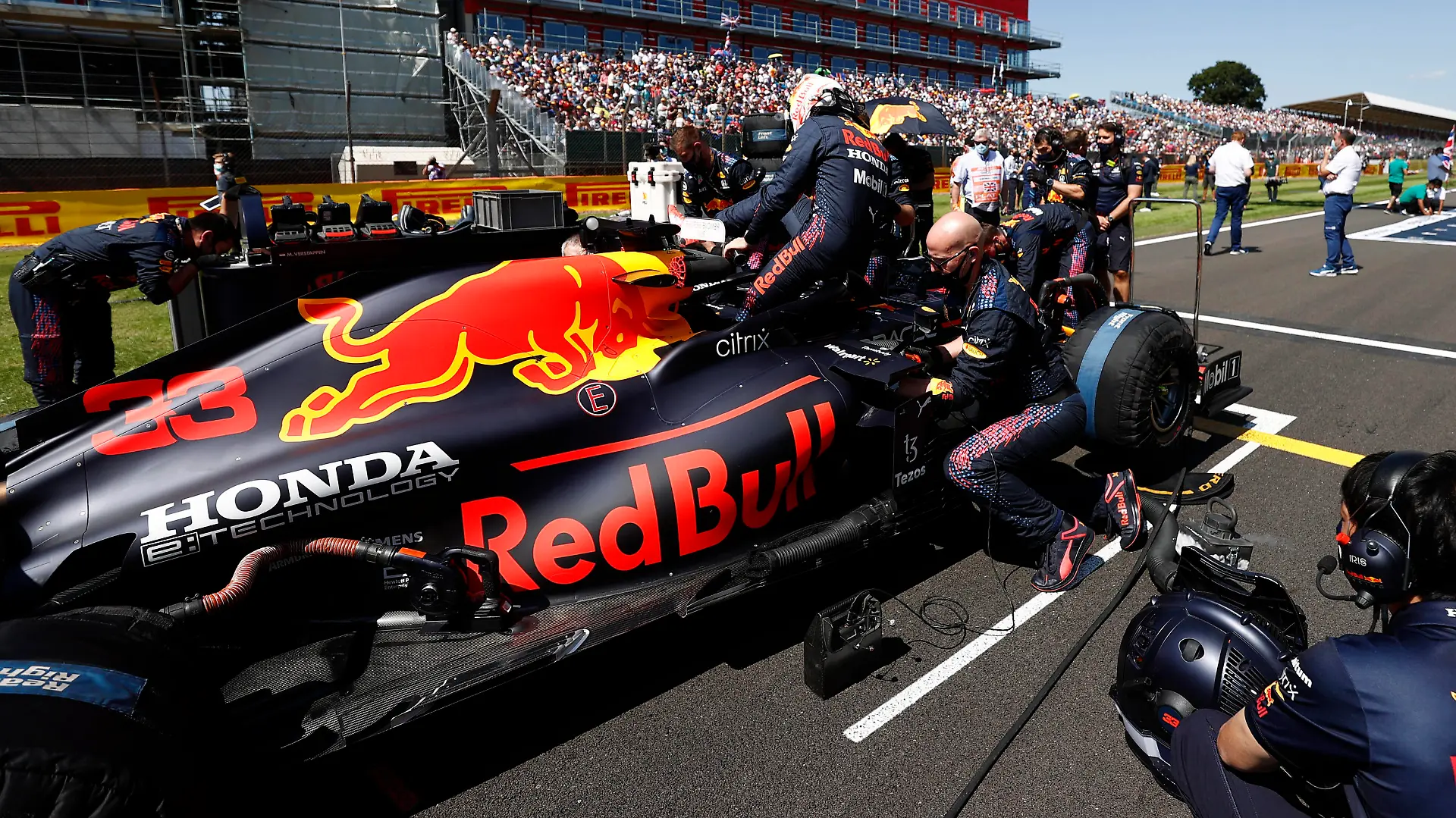  Formula 1 2021: British GP SILVERSTONE CIRCUIT, UNITED KINGDOM - JULY 18: Max Verstappen, Red Bull Racing RB16B, on the grid during the British GP at Silverstone Circuit on Sunday July 18, 2021 in Northamptonshire, United Kingdom. Photo by Andy Hone / LAT Images Images PUBLICATIONxINxGERxSUIxAUTxHUNxONLY GP2110_132830_ONY7999