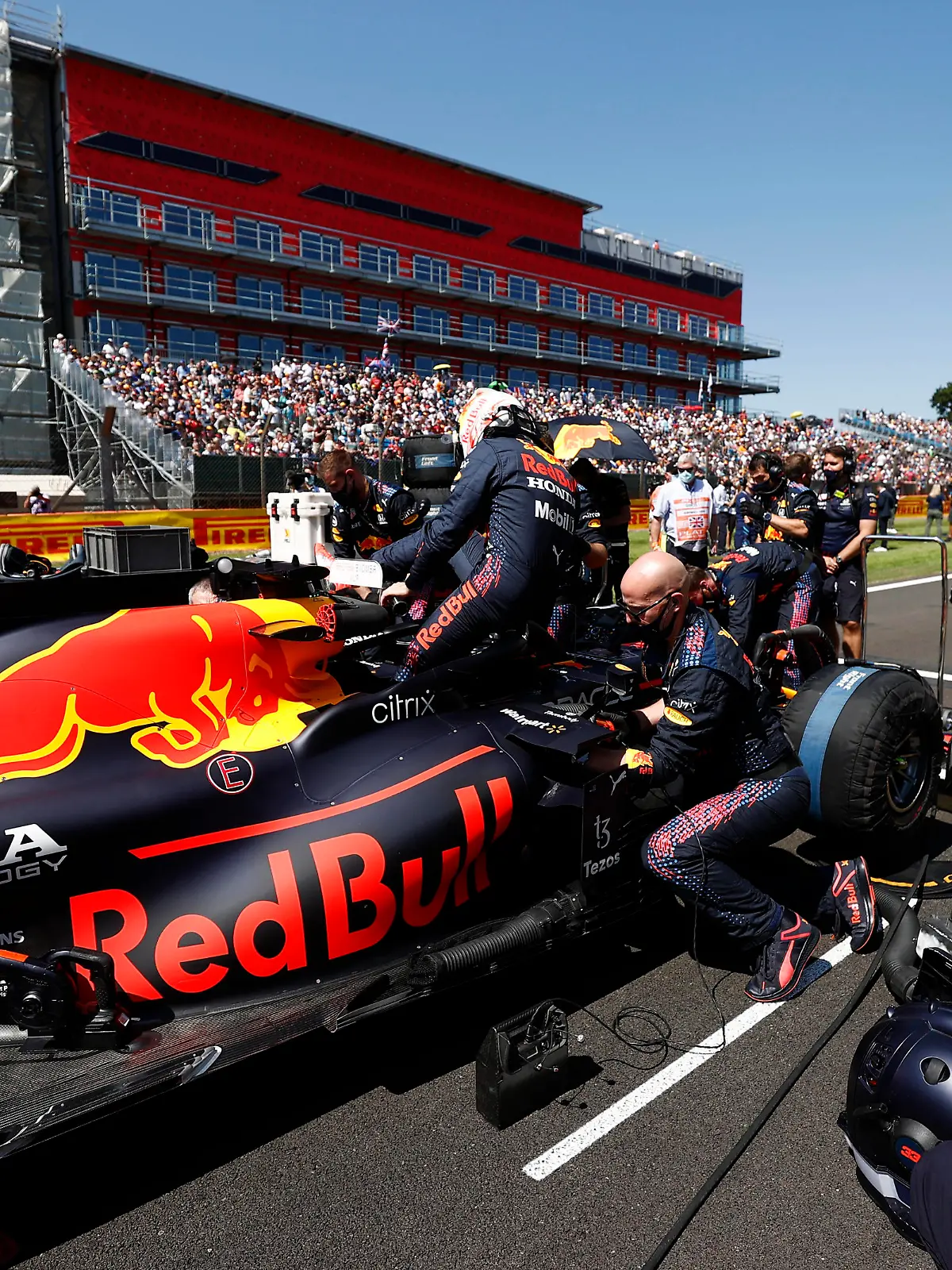  Formula 1 2021: British GP SILVERSTONE CIRCUIT, UNITED KINGDOM - JULY 18: Max Verstappen, Red Bull Racing RB16B, on the grid during the British GP at Silverstone Circuit on Sunday July 18, 2021 in Northamptonshire, United Kingdom. Photo by Andy Hone / LAT Images Images PUBLICATIONxINxGERxSUIxAUTxHUNxONLY GP2110_132830_ONY7999
