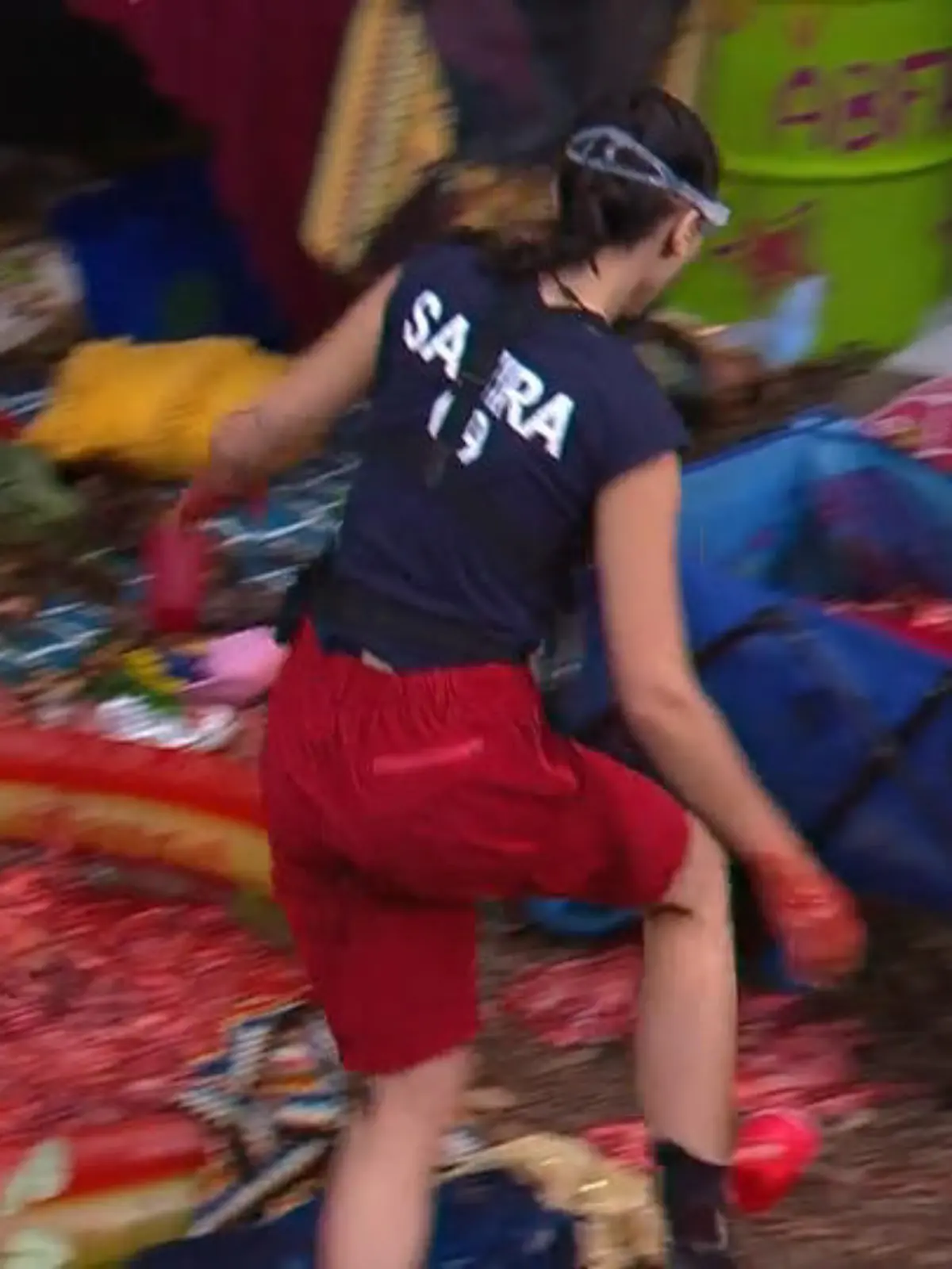 Bild zu: "Samira zerlegt das Camp für 6 Sterne – Hardy & Simone werden Eins mit den Schlangen"