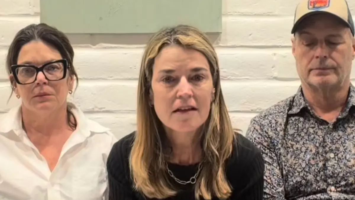 Savannah Guthrie (Mitte) und ihre Geschwister richten sich an die Entführer ihrer Mutter. Das Foto ist ein Screenshot aus dem Video, das die TV-Moderatorin bei Instagram gepostet hatte.