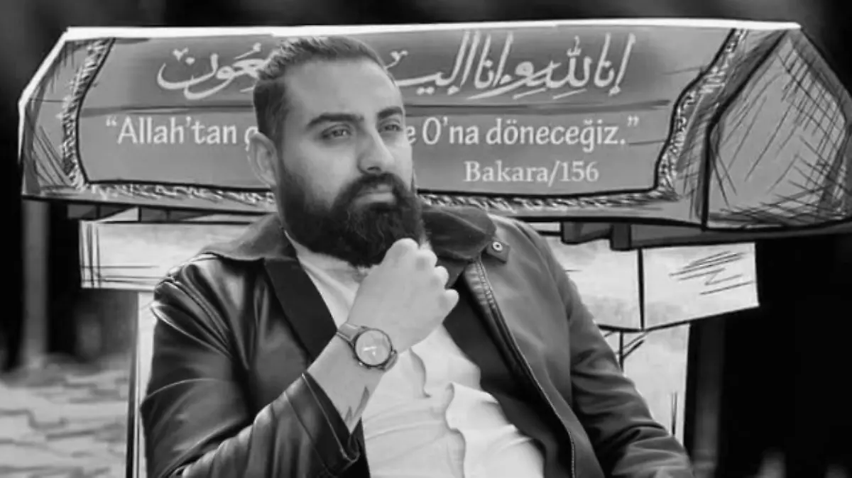 Serkan C. liebte seinen Job bei der Deutschen Bahn und seine beiden Söhne. Auf der Fotomontage, die RTL zur Verfügung gestellt wurde, ist der 36-Jährige im Vordergrund zu sehen. Im Hintergrund ist die Sure Al-Baqarah, Vers 156 (2:156) aus dem Koran zu lesen: „Die, wenn sie ein Unglück trifft, sagen: ‚Wir gehören Allah, und zu Ihm kehren wir zurück.”