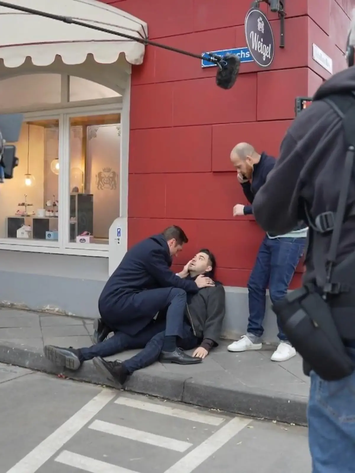 Bild zu: "Easy wird angeschossen! Verraten die Schauspieler uns den Täter?"