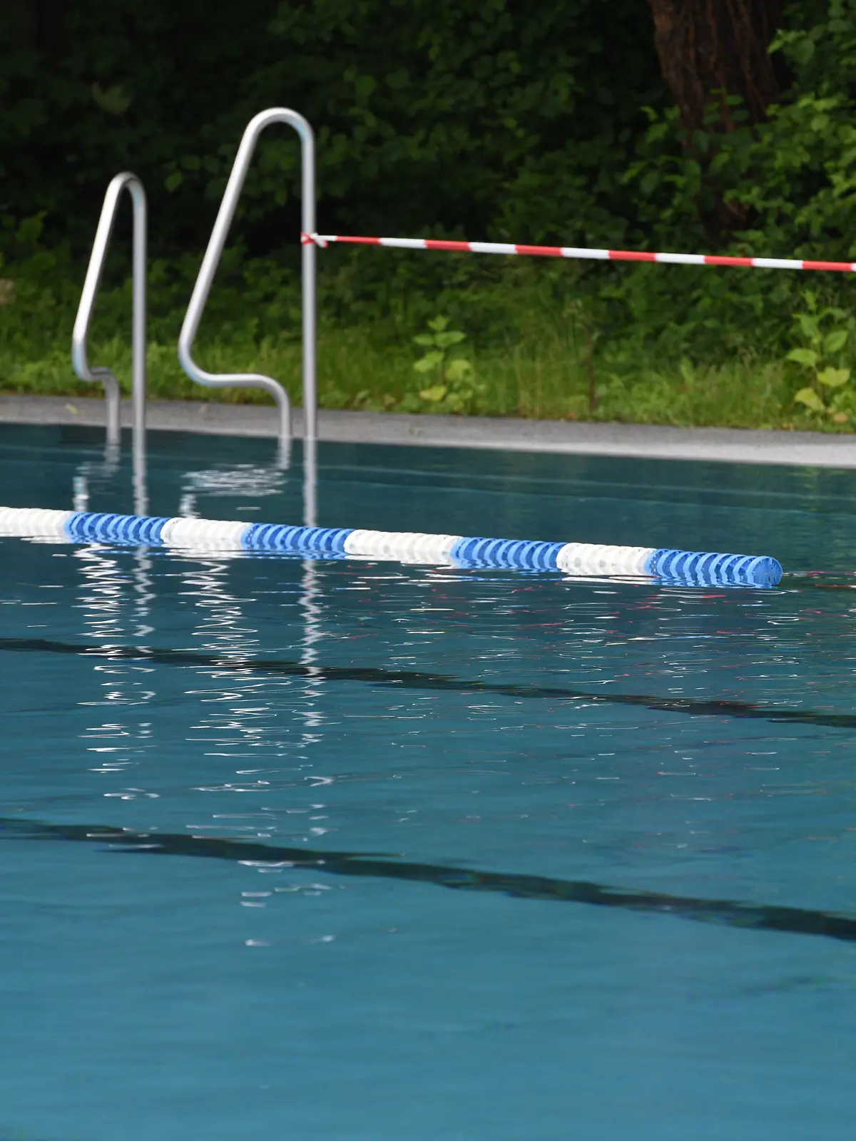 Schrecklicher Badeunfall in Michigan: Ein vierjähriges Mädchen ertrinkt in einem Pool ohne Aufsicht. (Symbolbild)
