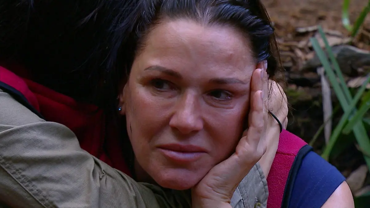 Begleiterin verrät: Bis Simone wieder Menschen vertrauen konnte, hat es gedauert Im Dschungelcamp spricht sie über Emilio