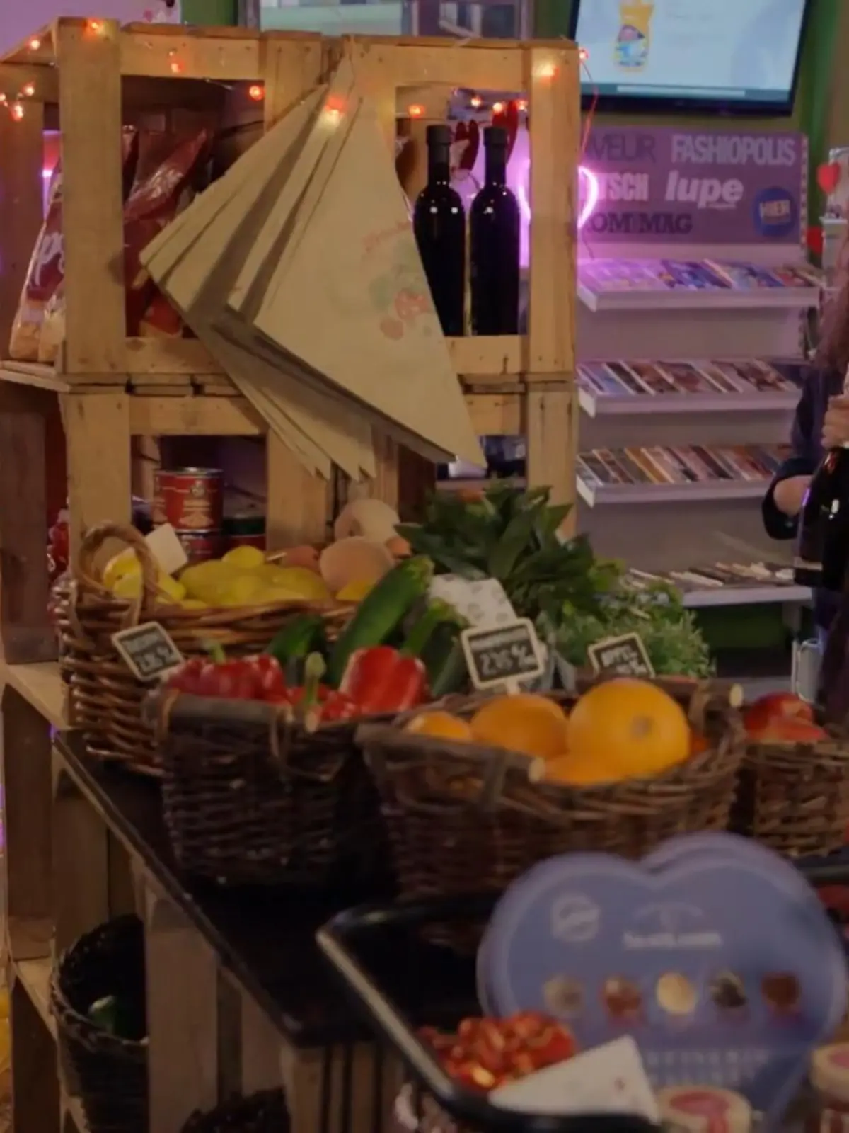 Bild zu: "Matilda muss mithören, wie Toni eine Überraschung plant"