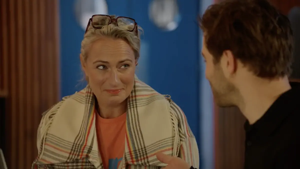 Maren und Julian wollen normal miteinander umgehen. 