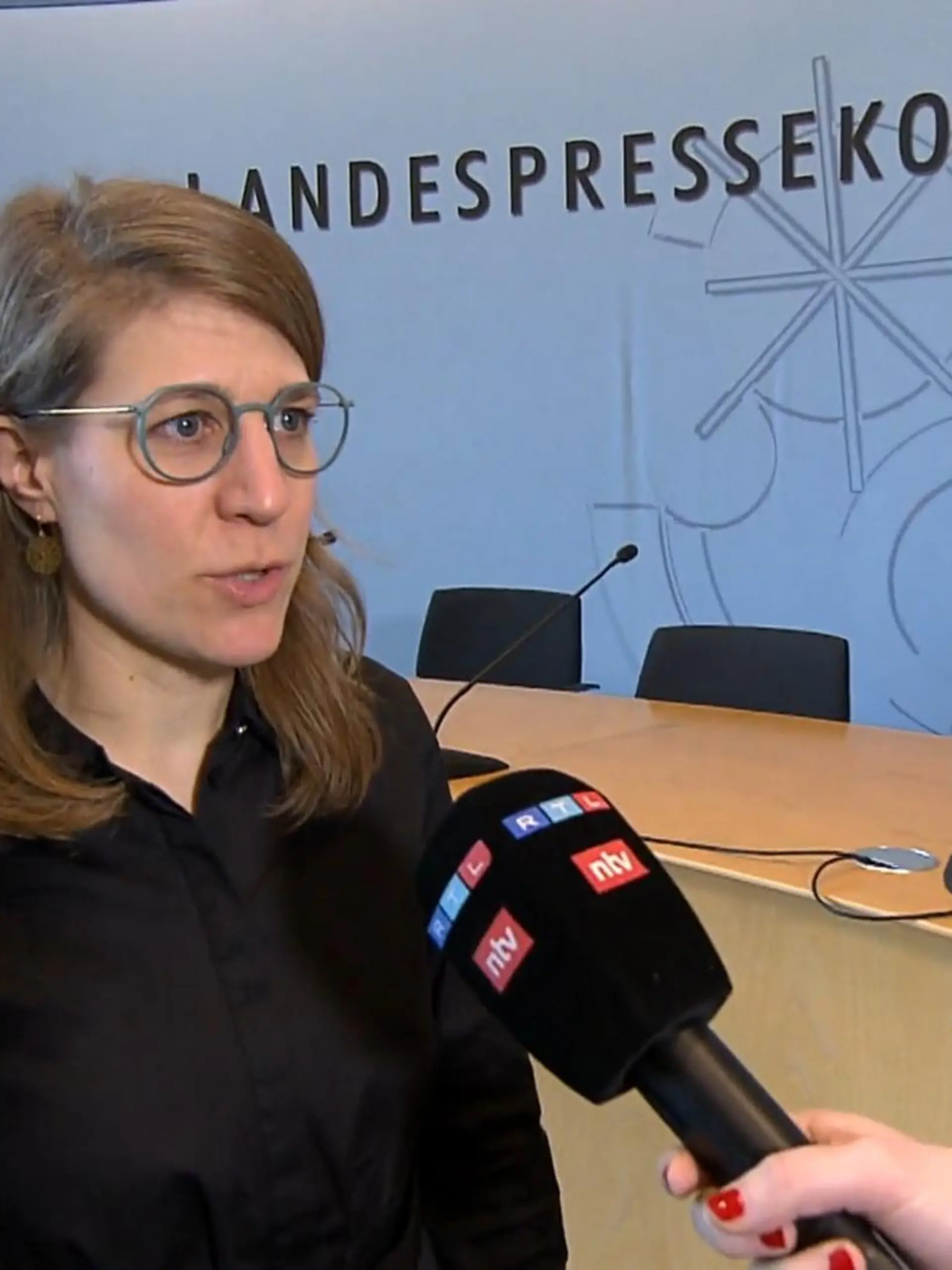 Bild zu: "Interview mit neuer Fluchtministerin "