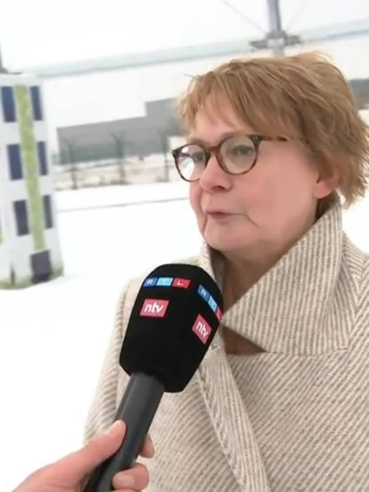 Bild zu: "Innenministerin Daniela Behrens über die Gefahr aus der Luft"