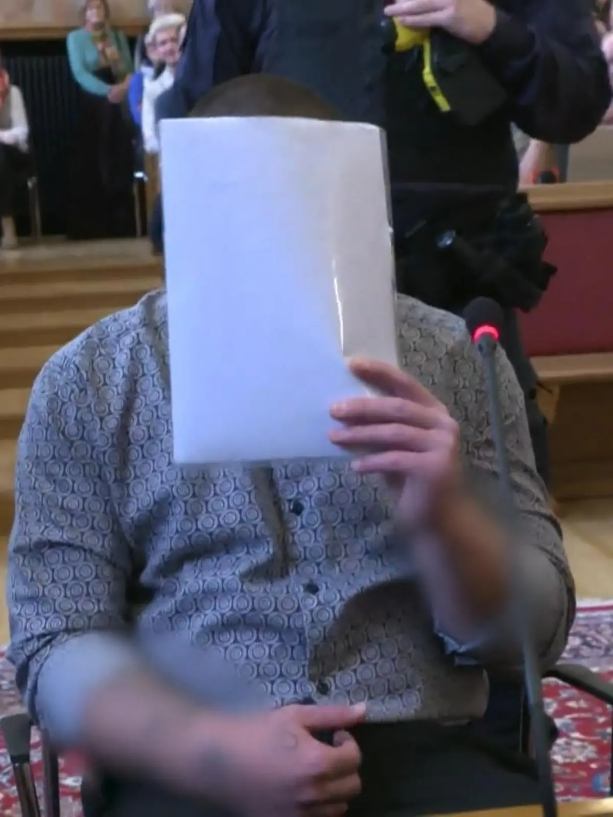 Bild zu: "Ex-Freund von Jenny gesteht Tat vor Gericht"