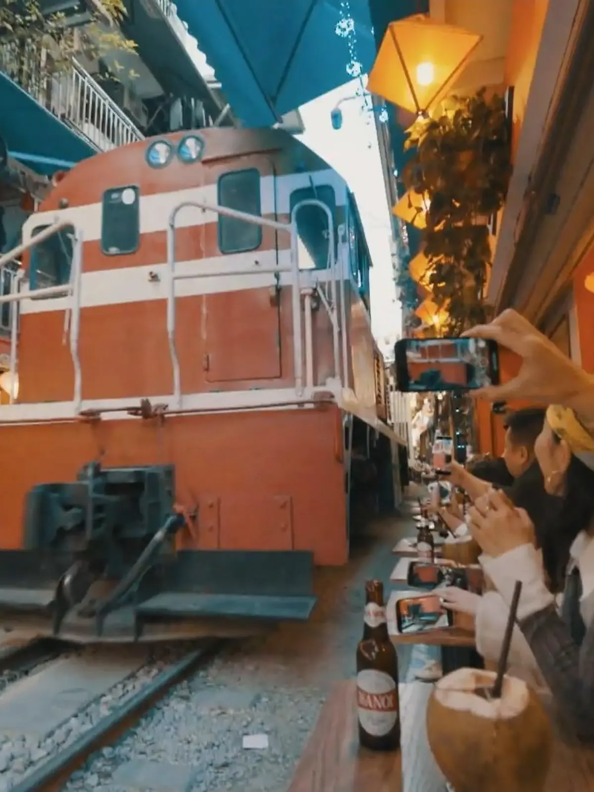 Bild zu: "Mit einer Insiderin Streetfood in Hanoi testen"