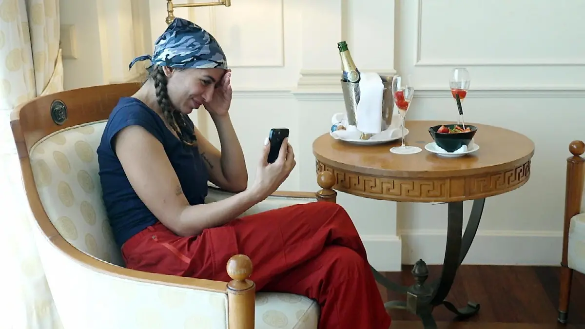 Wie Eva auf Claudia Oberts frühzeitige Abreise reagiert Erster Videocall nach Dschungelcamp-Aus