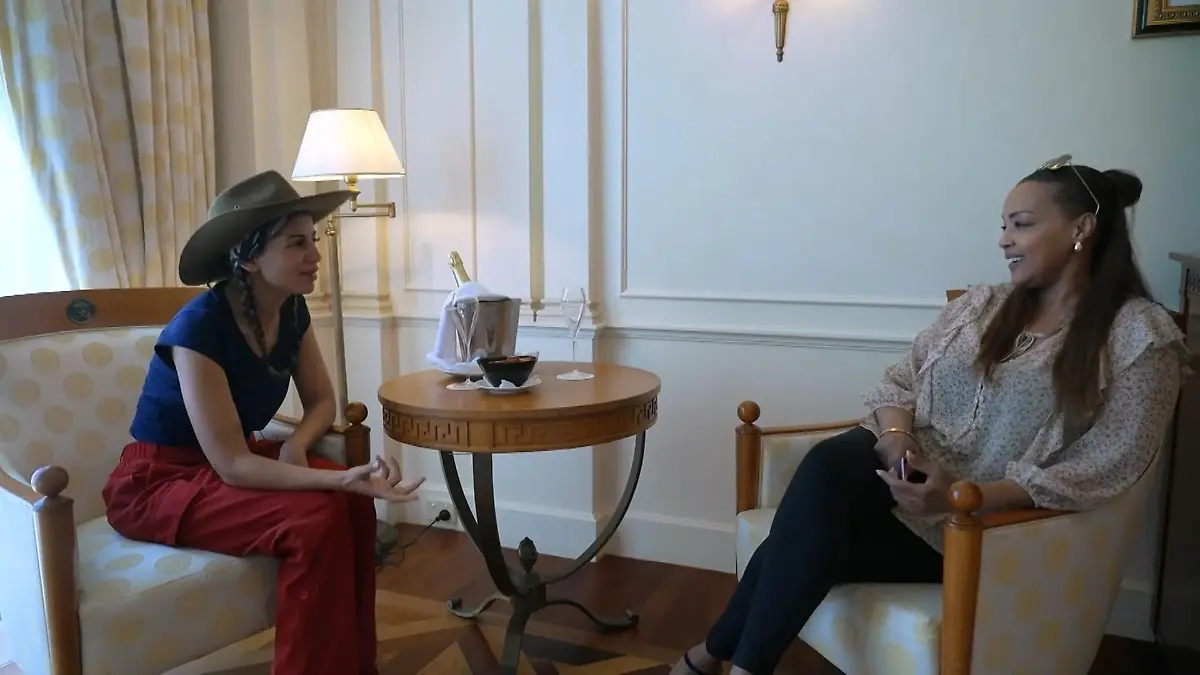 Dschungelcamp-Ticker-SIE-w-scht-Eva-Benetatou-nach-ihrem-Show-Aus-ordentlich-den-Kopf