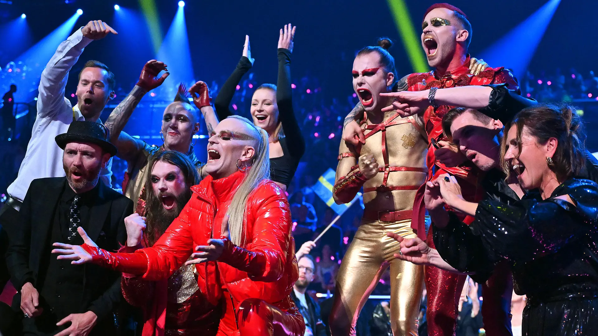 13.05.2023, Großbritannien, Liverpool: Lord Of The Lost aus Deutschland reagieren nach ihrem Auftritt mit «Blood & Glitter» beim Finale des 67. Eurovision Song Contest (ESC) in der M&S Bank Arena. Foto: Peter Kneffel/dpa +++ dpa-Bildfunk +++