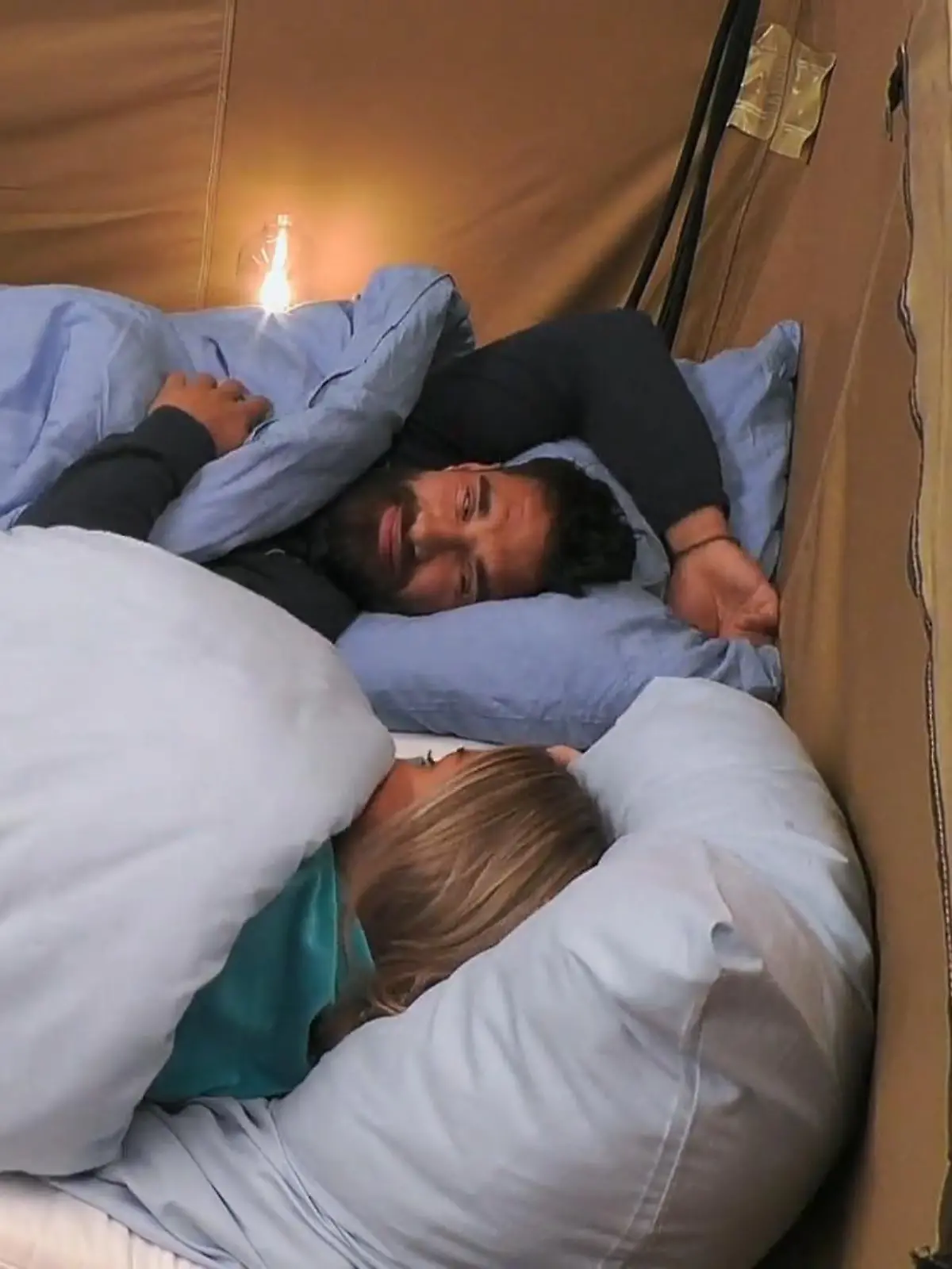 Bild zu: "„CoupleChallenge”: Zwischen Emmy und Aleks knistert’s"