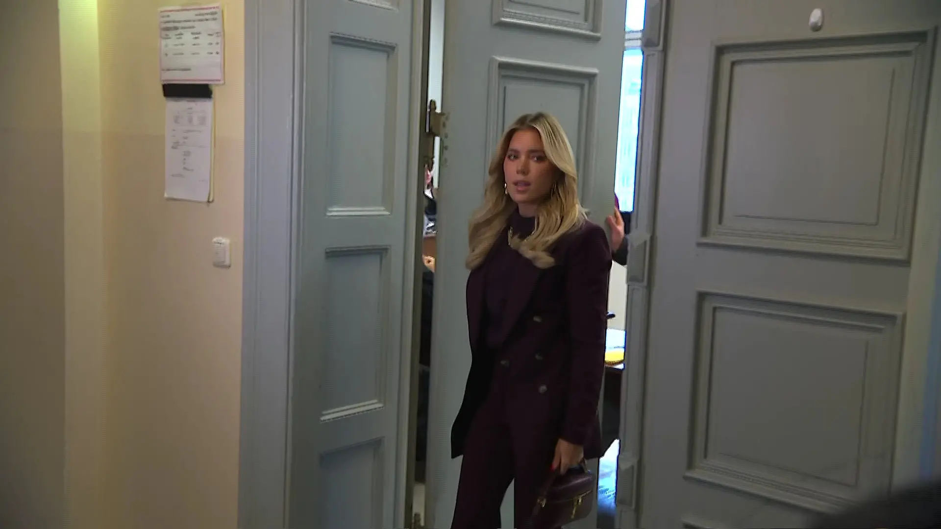 Sylvie Meis wirkt bei ihrer Aussage vor dem Hamburger Landgericht ernst und selbstbewusst. Fragen der Pressevertreter lässt die Moderatorin unbeantwortet.