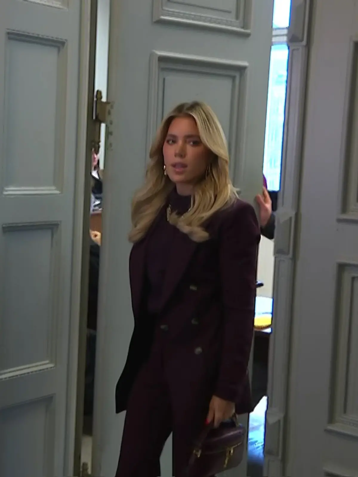 Sylvie Meis wirkt bei ihrer Aussage vor dem Hamburger Landgericht ernst und selbstbewusst. Fragen der Pressevertreter lässt die Moderatorin unbeantwortet.