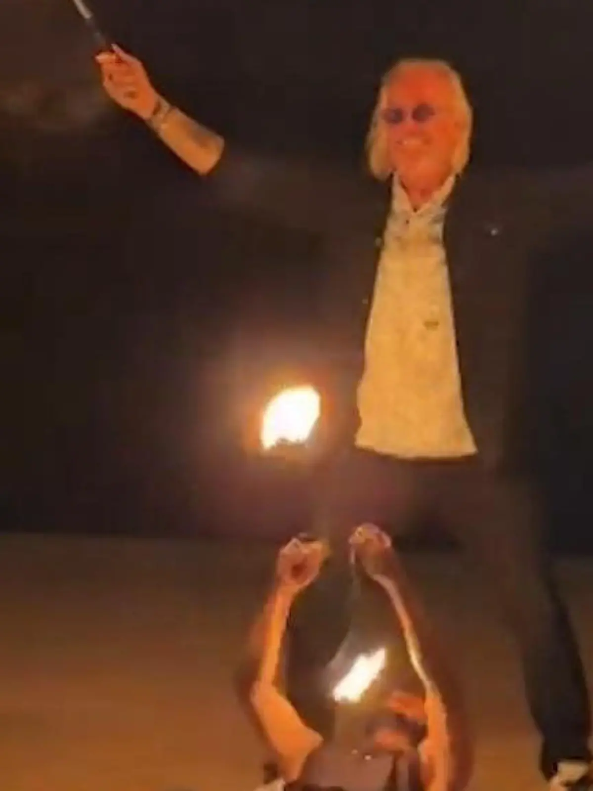 Bild zu: "„Jetzt kriege ich gebratene Eier!“ Robert Geiss wird Teil bei riskanter Feuer-Show"