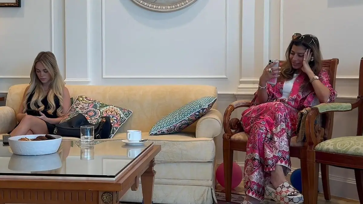 Dschungelcamp-2026-Patrick-Flirt-sorgt-f-r-Spannung-zwischen-Eva-Benetatou-und-Annelie-Henze