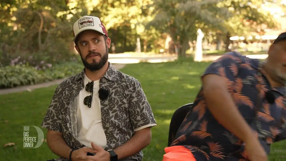 Musti fliegt unerwartet aus dem "Rahmen" Wo ist er hin?