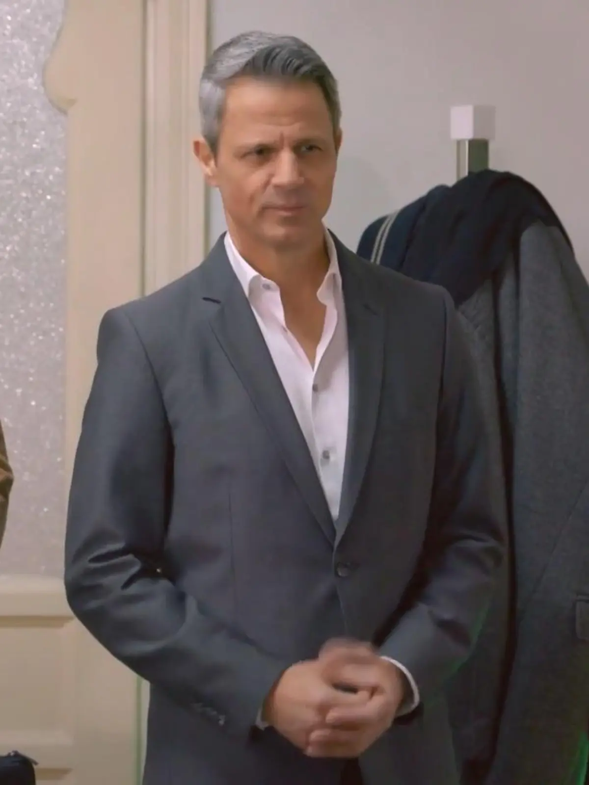 Unter uns: Benedikt gerät ins Visier der Polizei