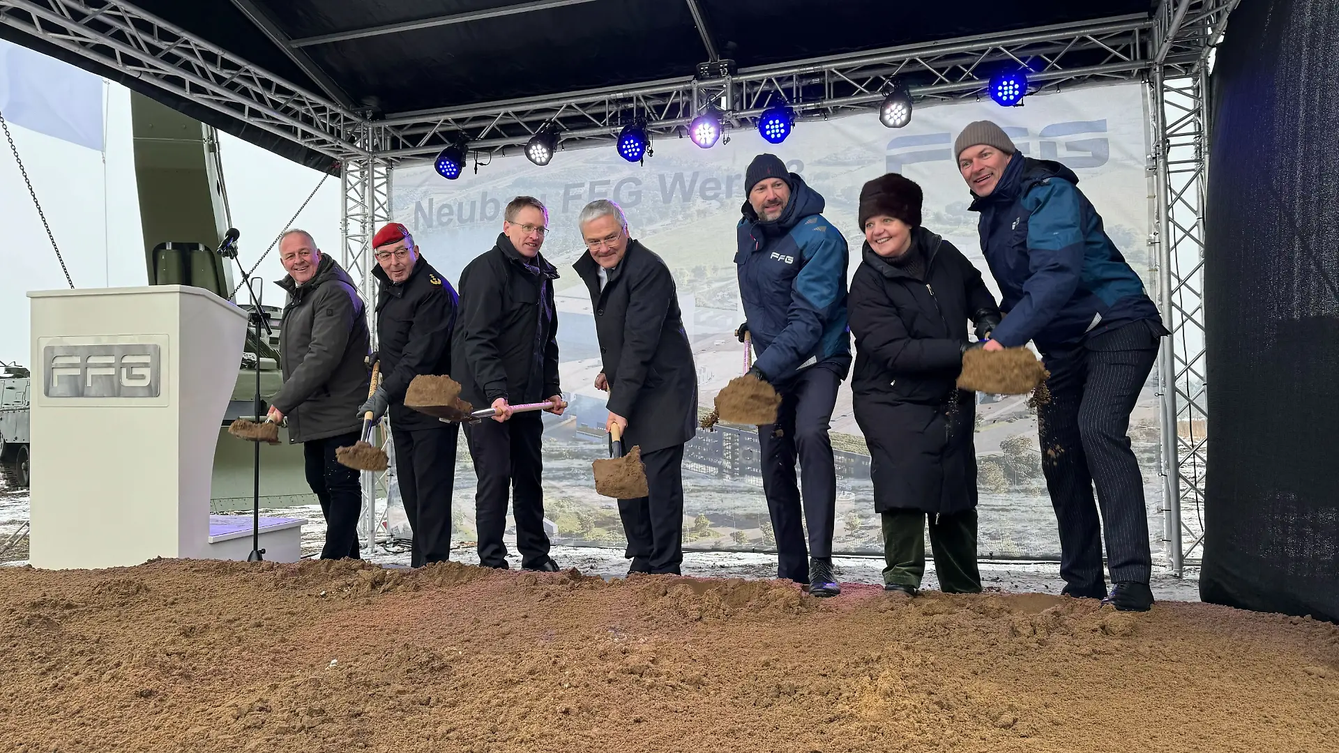 Der symbolische Startschuss für das neue Werk des Rüstungsunternehmens FFG in Handewitt.