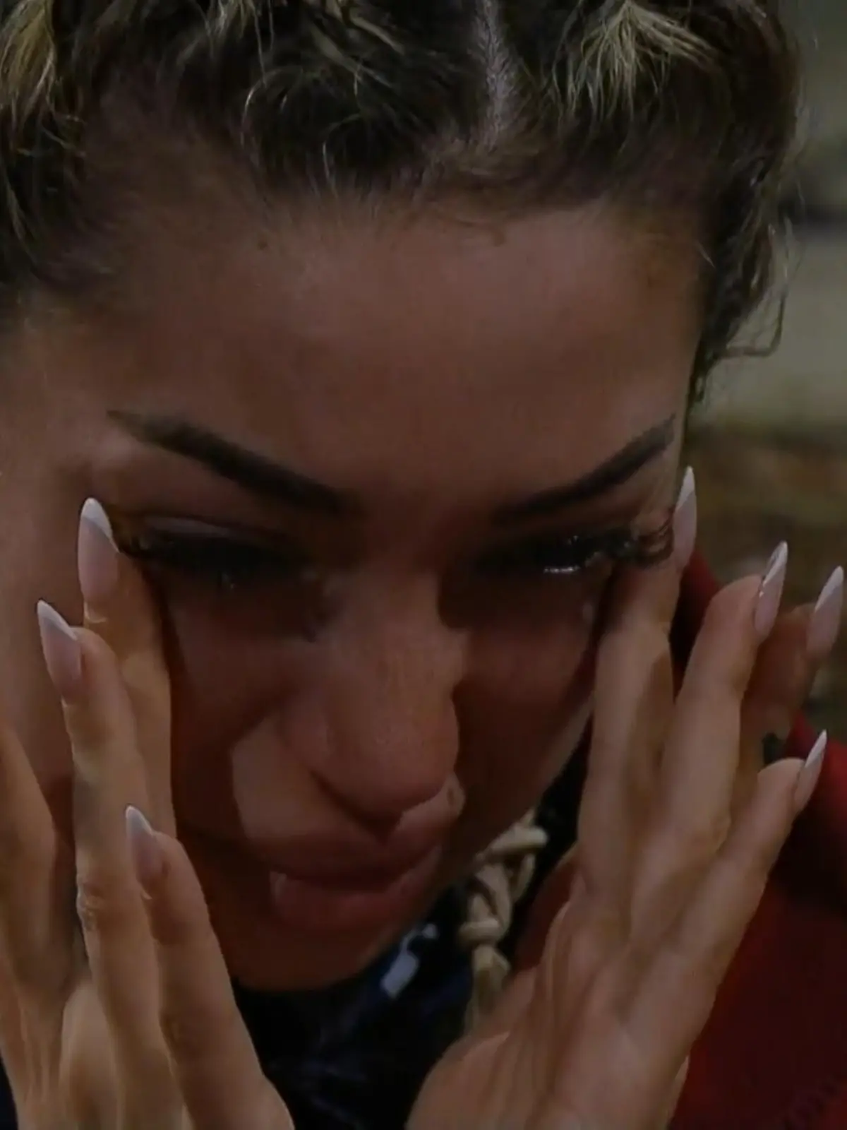 Bild zu: "Ariel, Hubert, Samira & Co. erhalten Briefe ihrer Liebsten - und versinken im Tränenmeer!"