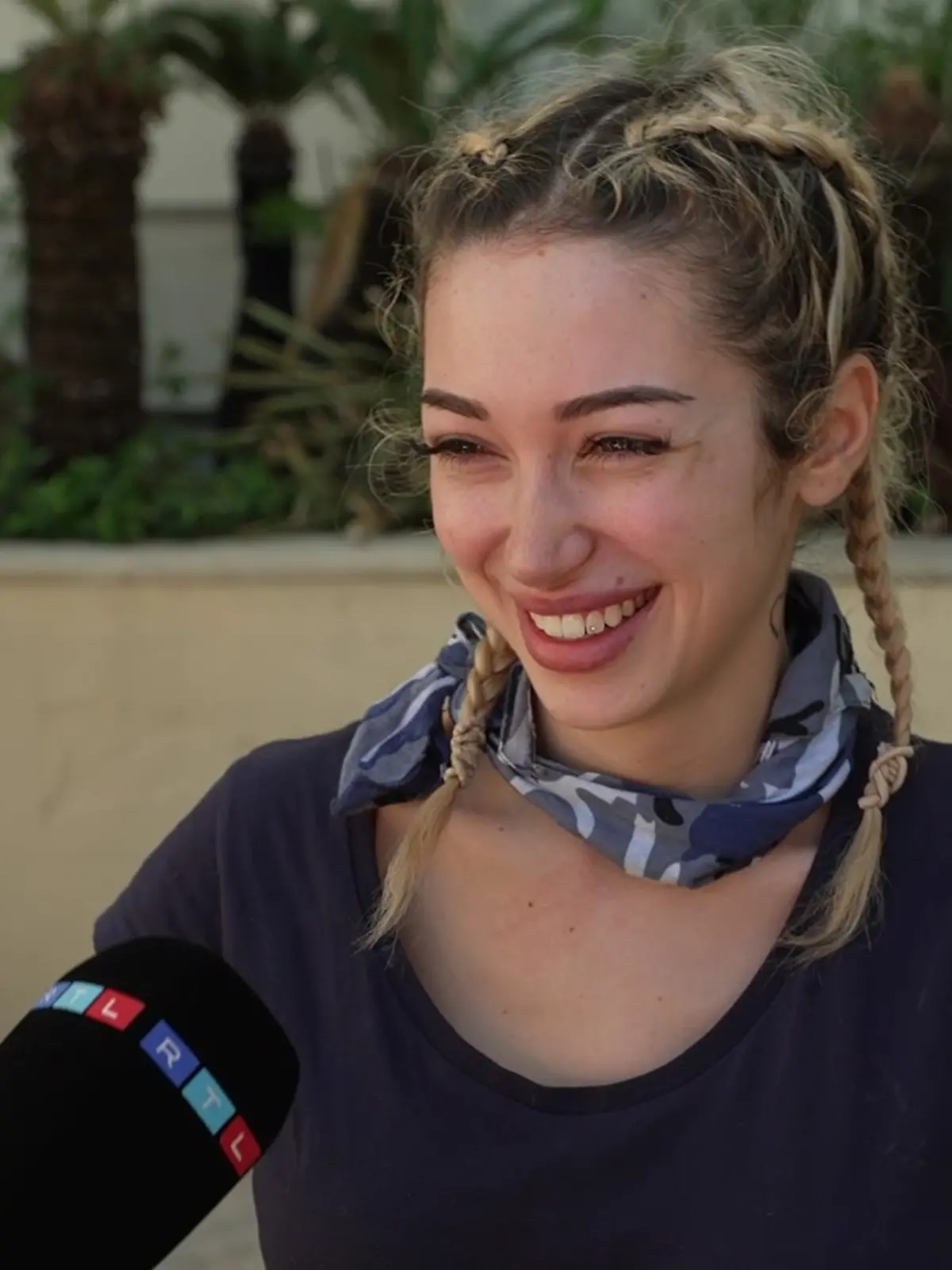 Raus mit viel Applaus! Ariel strahlt und will jetzt Karriere machen.