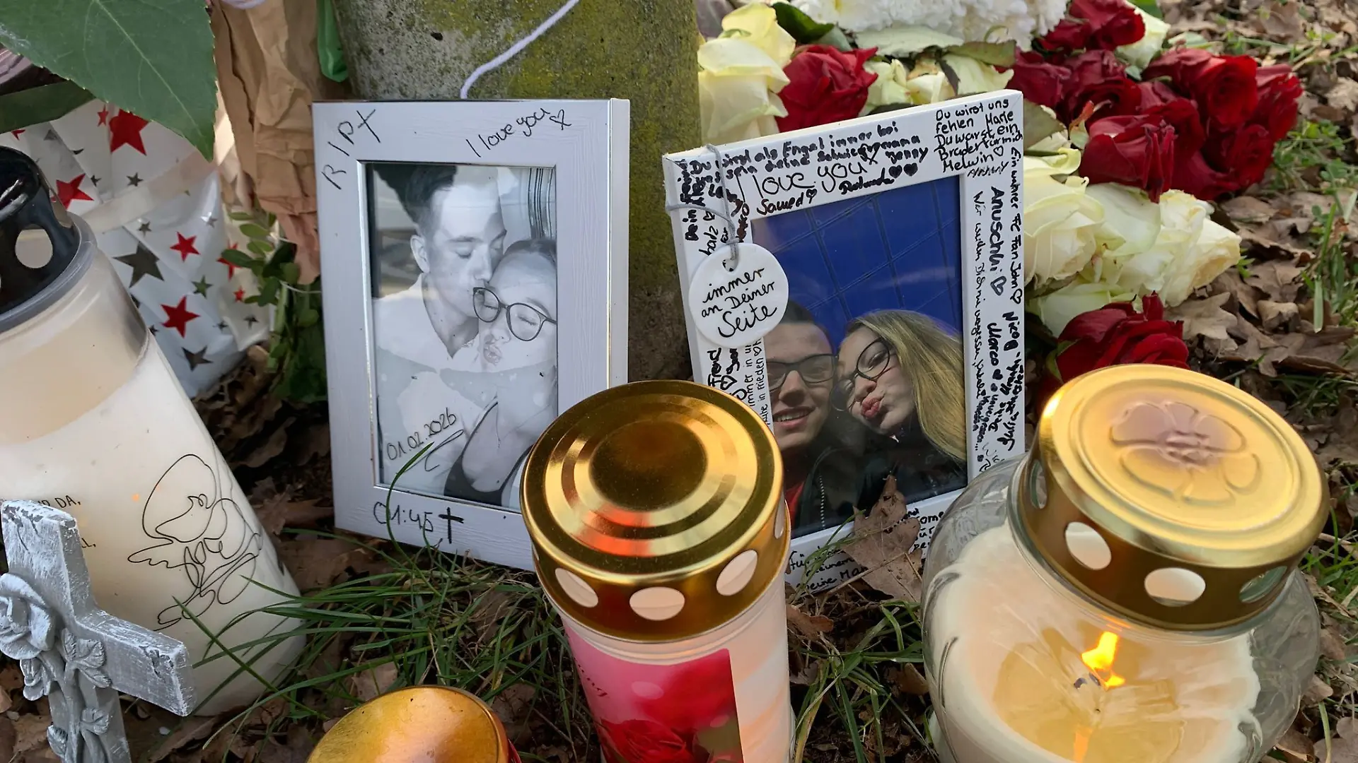 An der Unglücksstelle haben Freunde und Familie eine Gedenkstätte für Fabrice eingerichtet