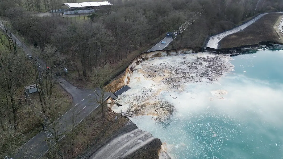 epi_1009264939_DPA BF_5bbqwl7zg3-v3-ax-ms6144.jpg_Straßenabbruch in Co.jpg