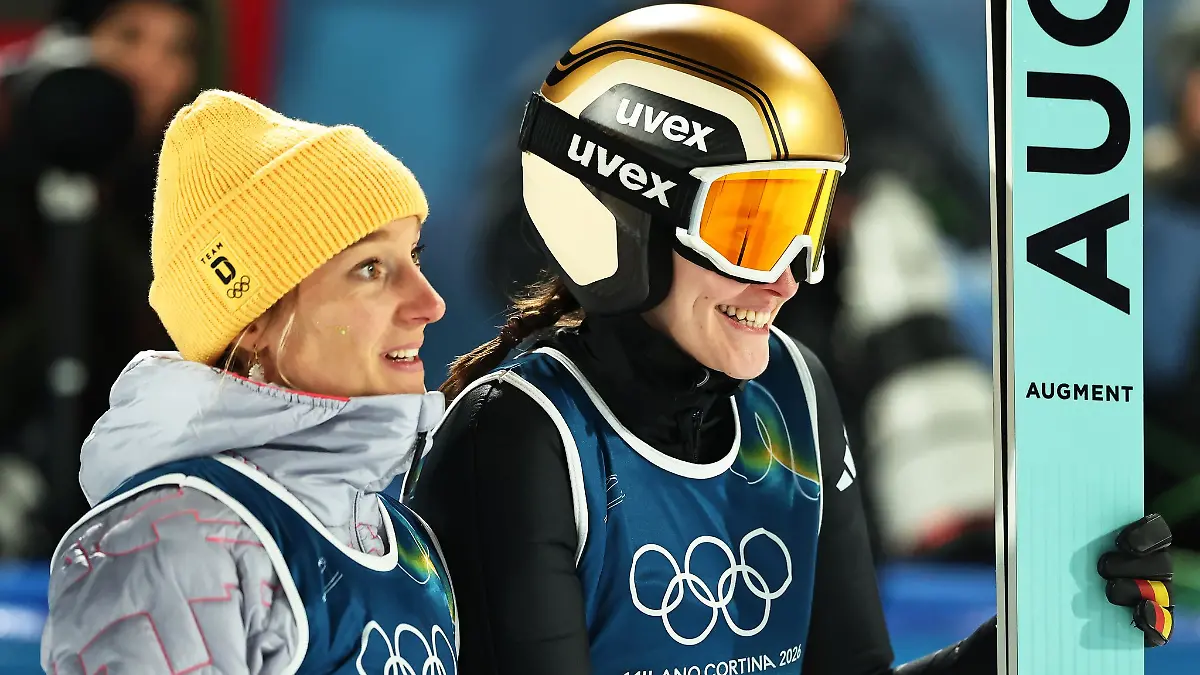 Skispringerinnen-verpassen-Medaille-Stroem-holt-Gold