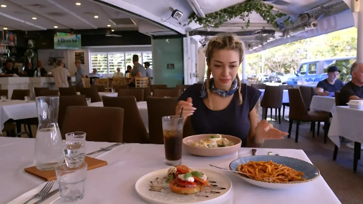 Nach Camp-Rauswurf: Ariel ist im Pasta-Himmel Endlich Essen!