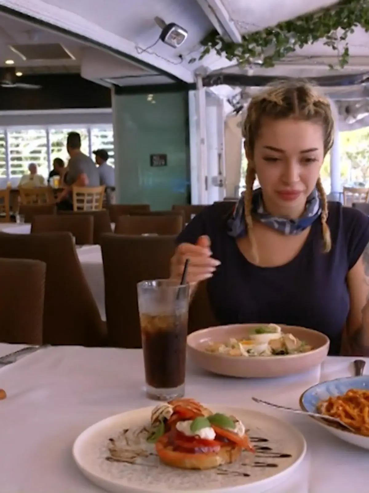 Bild zu: "Nach Camp-Rauswurf: Ariel ist im Pasta-Himmel"