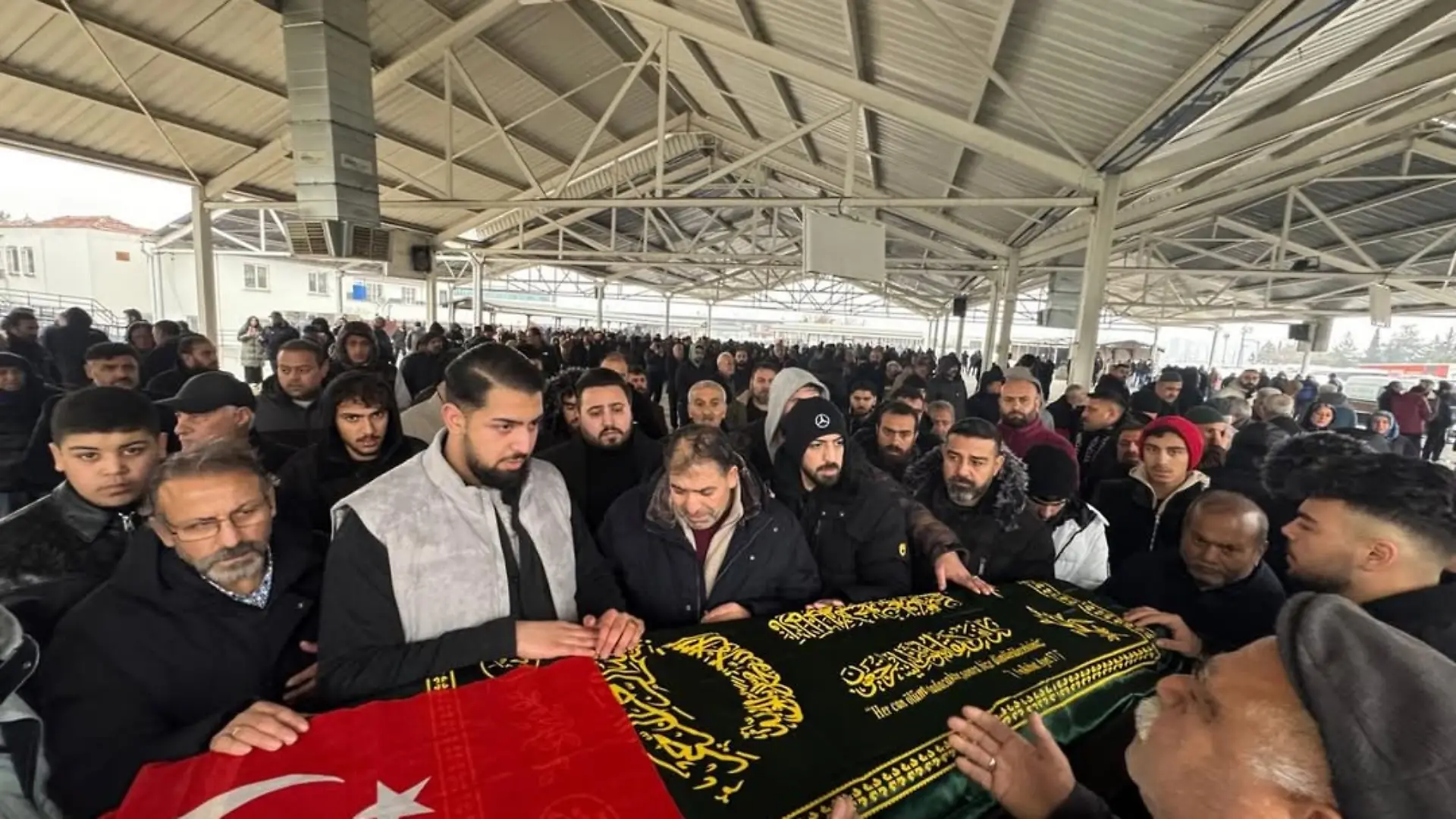 Serkan Çalar wird in der Türkei zu Grabe getragen