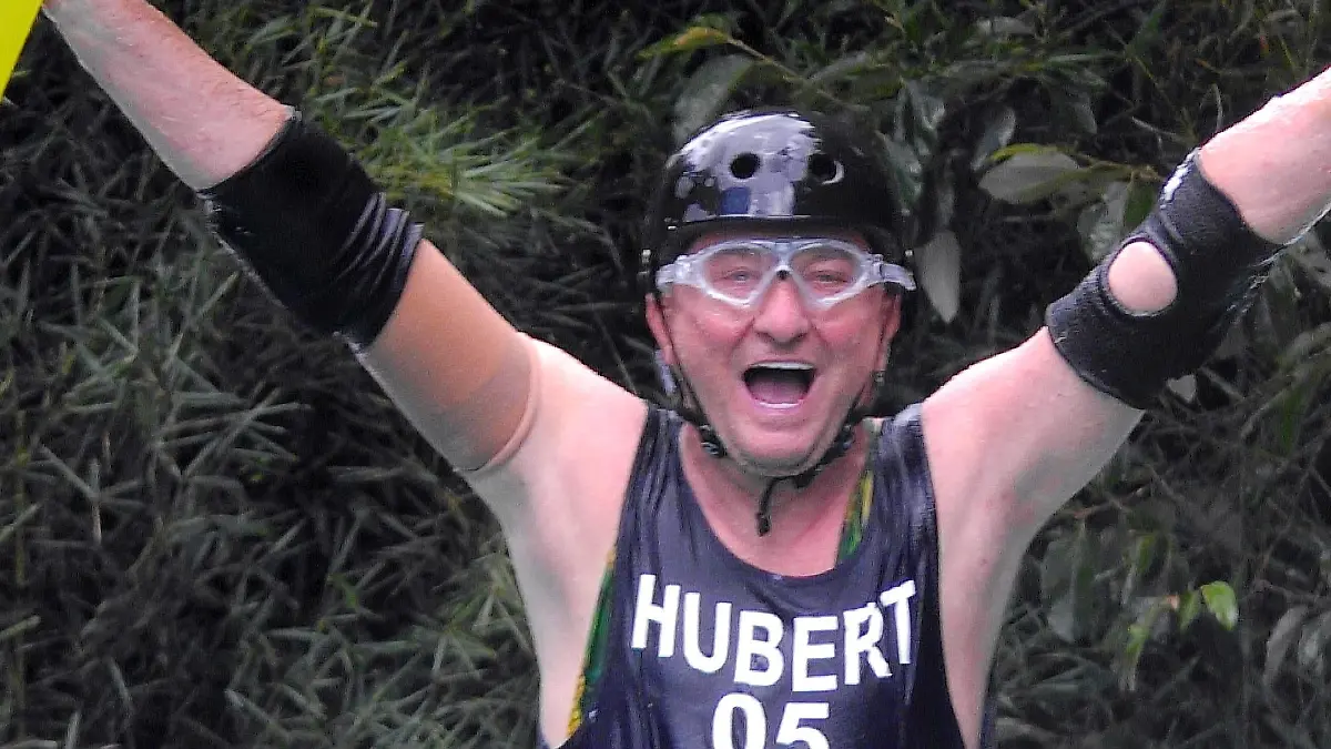 Riesenfreude bei Hubert Fella. Er und die anderen Halbfinalisten haben in der Dschungelprüfung Creek der Sterne fünf Sterne erkämpft.