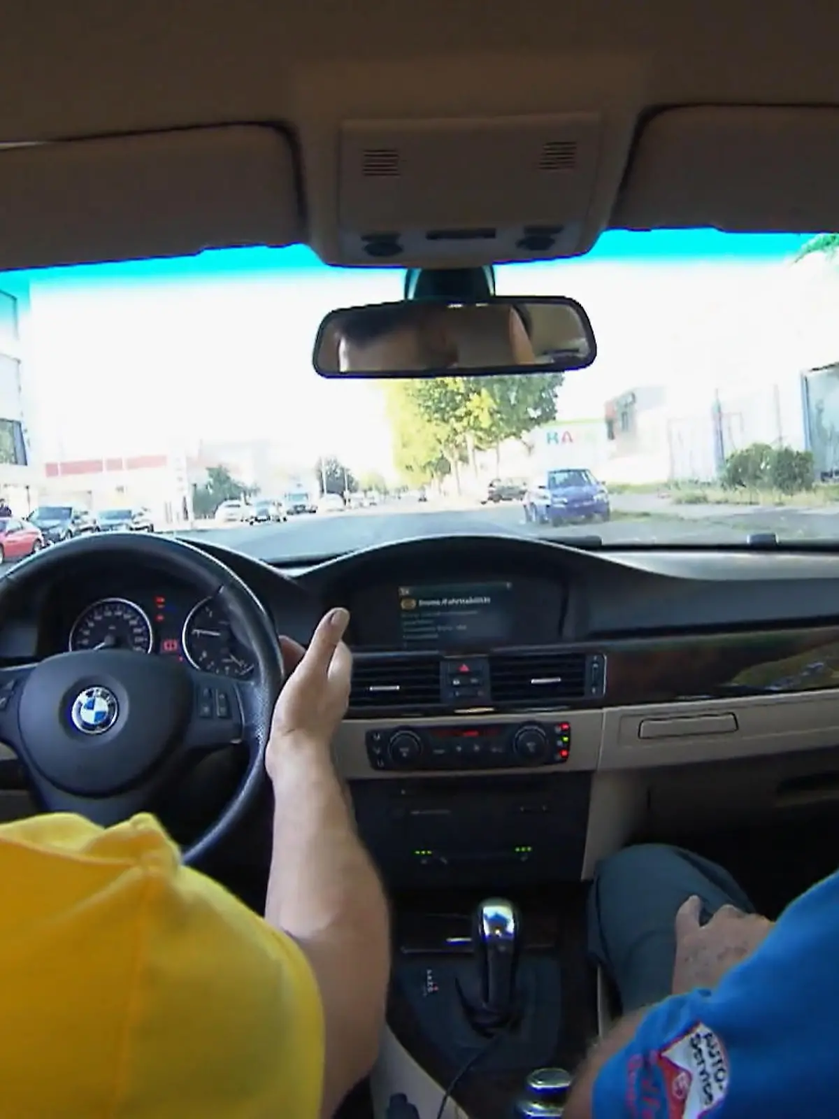 Bild zu: "Finden die Autodoktoren den Fehler?"